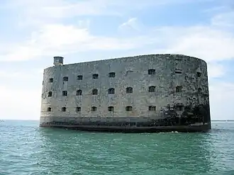 De locatie van het programma: Fort Boyard.