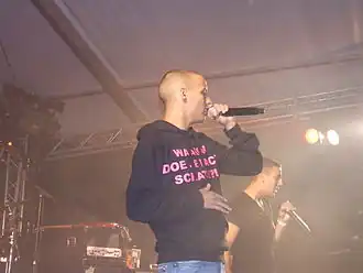 Fouradi tijdens een optreden in 2007