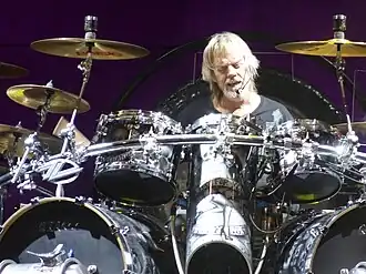 Frank Beard tijdens een ZZ Top-optreden in 2014