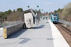 De metro uit het noorden rijdt het station binnen