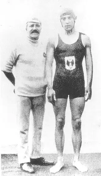 Holman met zijn coach.