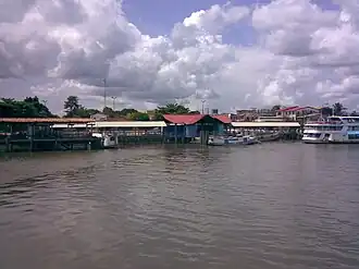 Muaná gezien vanaf de gelijknamige rivier