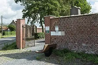 Toegang tot de begraafplaats.