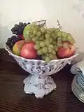 Fruitschaal op voet