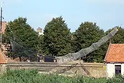 Fuik met twee vleugels hangt te drogen