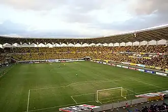 Het stadion van de binnenkant.