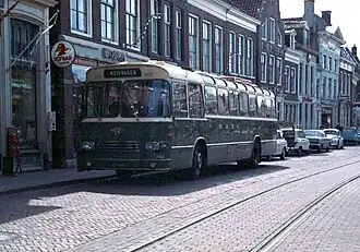 Leyland-Hainje-reiswagen GADO 7414 te Bolsward