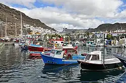 De westelijk gelegen visserijhaven