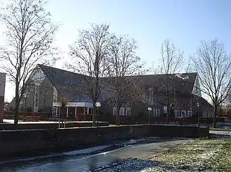 De kerk vanaf de Sigmondstraat
