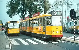 8G-tram 764 op lijn 9 op het Stationsplein