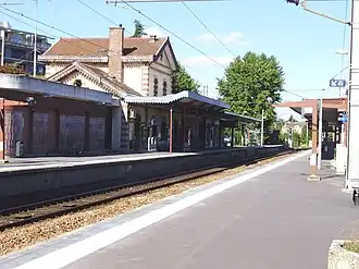 Zicht over de perrons, blik naar Parijs.