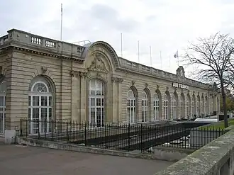 Het stationsgebouw.
