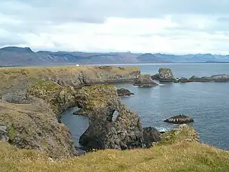 Gatklettur bij Arnarstapi