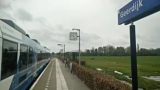 Station Geerdijk met een LINT van Arriva