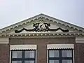 Fronton op de voorgevel.
