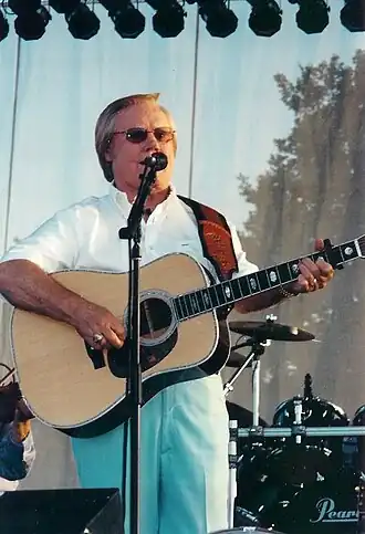 George Jones tijdens een optreden in juni 2003