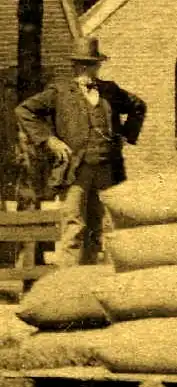 Gerrit Jacob de Waard voor zijn olieslagerij.