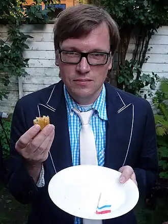 Gerry Arling met garnalenkroketje in 2008