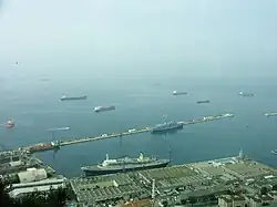 Zicht op de haven van Gibraltar