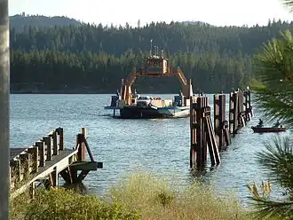 Ferry over Lake Roosevelt tussen Inchelium en Gifford