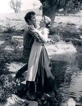 Gil Gerard en Karen Grassle in scène Little House on the Prairie (1977).