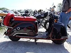 Vanaf 1952 kwamen er ronde gaten in de achterkant om de warme lucht af te voeren, de negen luchtsleuven in het motorcompartiment werden eind 1951 al ingevoerd