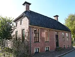 Onderkelderd pand aan de Hoofdweg 29