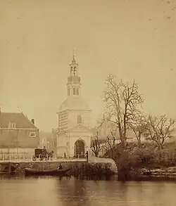 Foto door Jan Goedeljee van de binnenpoort (1864)