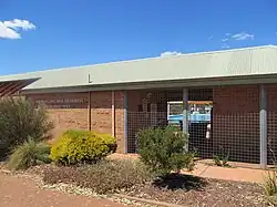 herdenkingsmonument en zwembad