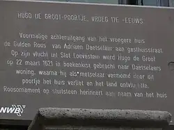 Bord aan het Hugo de Grootpoortje in Gorinchem