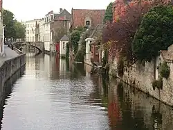 De Gouden-Handrei met op de achtergrond de Torenbrug.