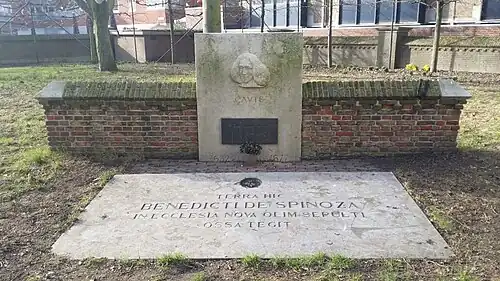 Graf Baruch Spinoza in de tuin