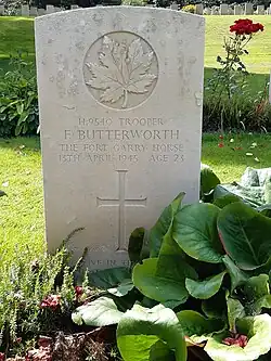 Graf van Fred Butterworth, de eerste Canadese soldaat die sneuvelde bij de bevrijding van Groningen, op het Holten Canadian War Cemetery