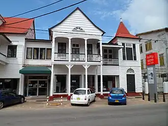 Witgoedfiliaal Lucky Store Oso Sani aan de Henck Arronstraat, 2017