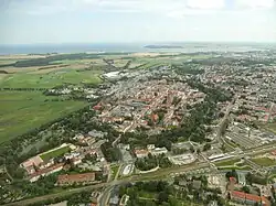 Luchtfoto van de stad, genomen in juli 2012