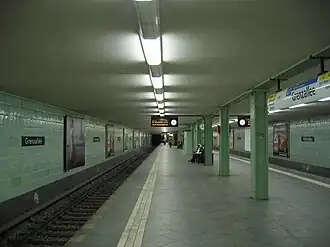 Station Grenzallee wordt gedomineerd door mintgroene tinten.