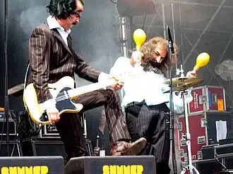 Nick Cave en Warren Ellis tijdenseen optreden van Grinderman (2008)