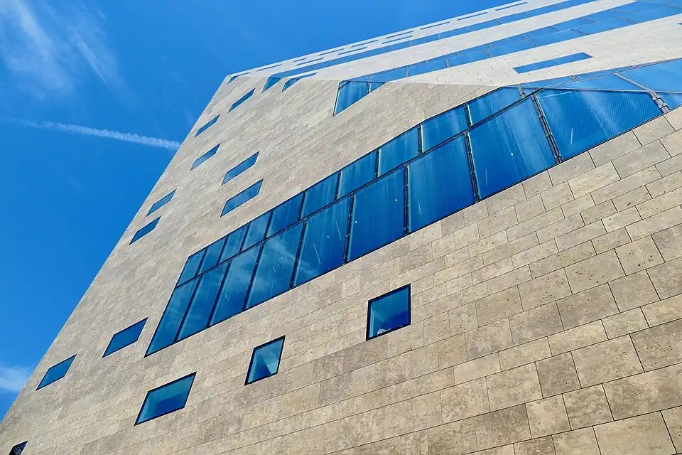 Van beneden af bezien