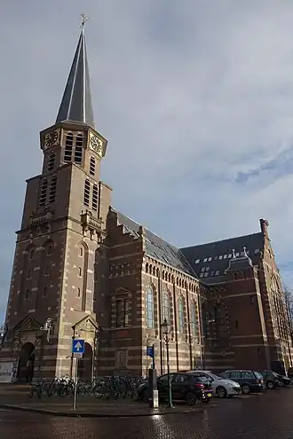 Het Kerkplein is vernoemd naar een van de voorgangers van de huidige Grote Kerk