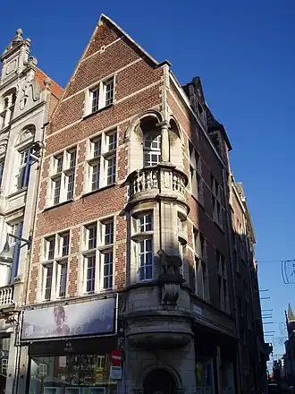 Neotraditioneel winkelhuis