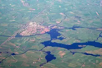 Luchtfoto van Grouw en omgeving