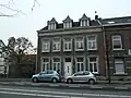 Met elementen van het eclecticisme gebouwd woonhuis