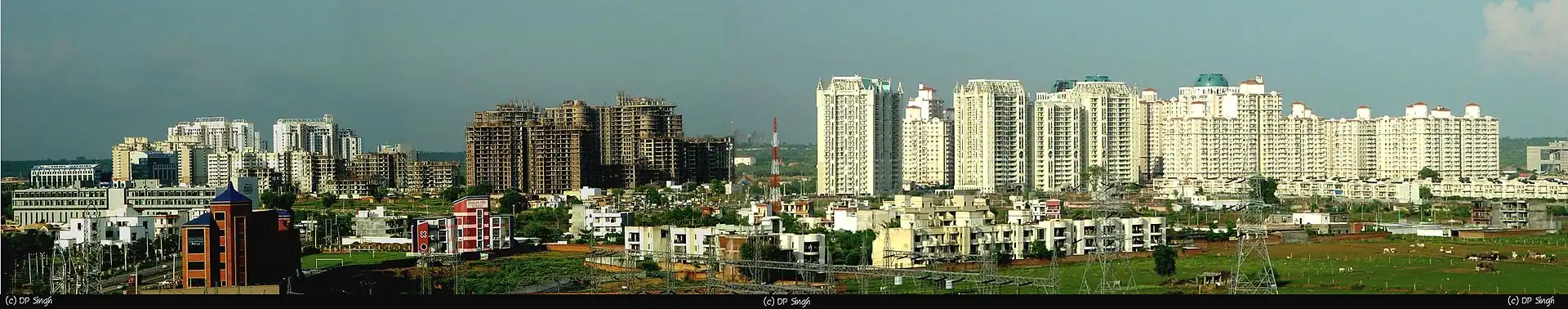 Panorama van al bestaande en in aanbouw zijnde appartementencomplexen