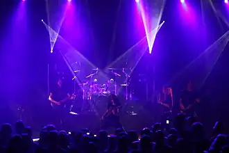 HB tijdens een optreden in 2010