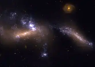 NGC 1741A (links) en NGC 1741B (rechts)