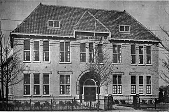 Gebouw in 1923 (vóór de uitbreiding)
