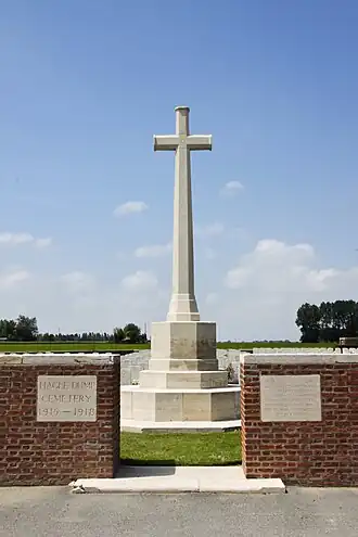 Toegang en Cross of Sacrifice