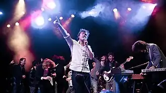 Handsome Poets (op de voorgrond) in 2010