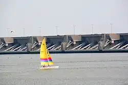 Haringvlietdam gezien vanaf de "zoute kant"