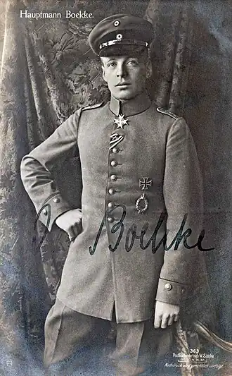 Oswald Boelcke met de Pour le Mérite, 1916